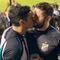 Aficionados festejan con beso el ascenso de su equipo; les llueven insultos homofóbicos