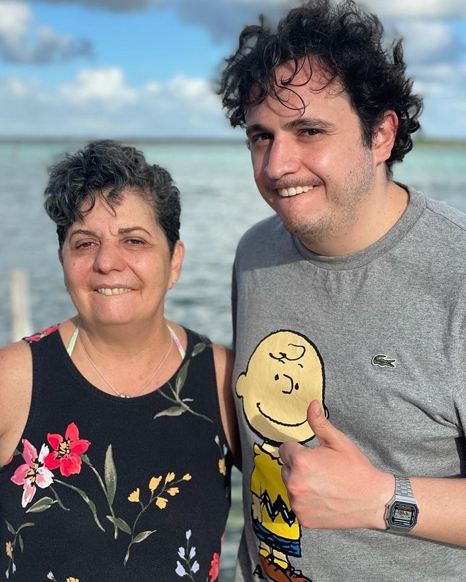 Ricardo O'Farrill con su mamá.