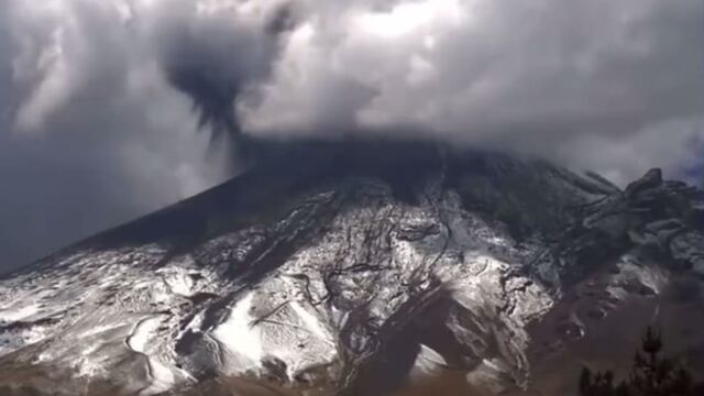 Exposición constante a la ceniza del Popocatépetl puede dañar la salud.
