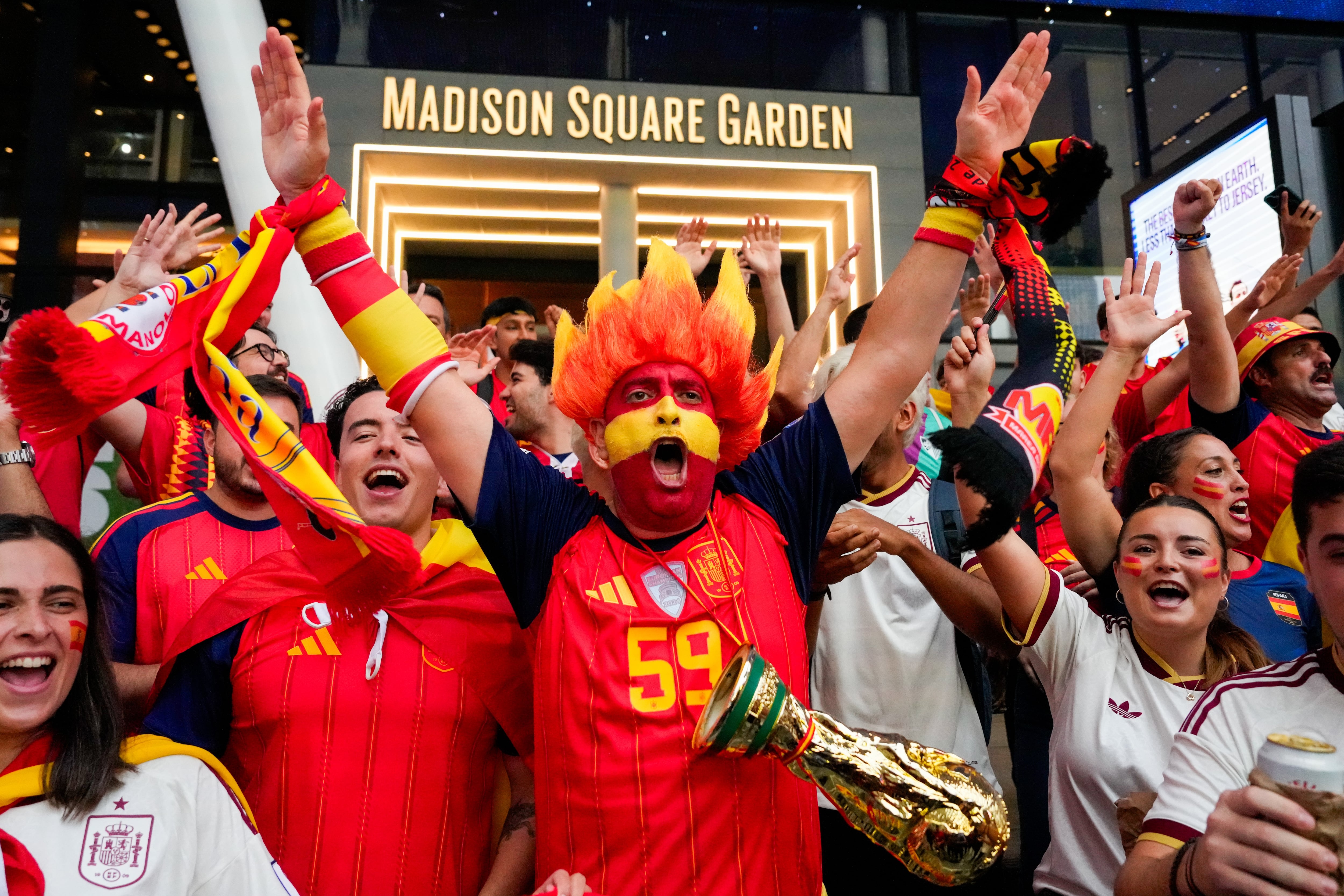 Times Square se divide en rojo y azul por final del Mundial 2026