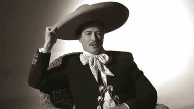 Jorge Gallegos caracterizado como Pedro Infante