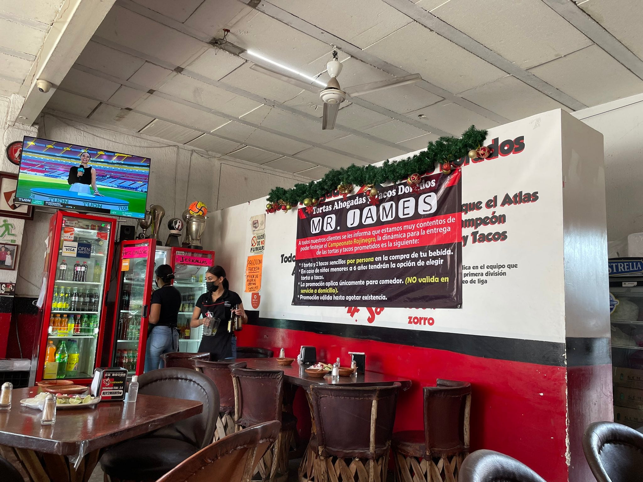 Mr. James regala tortas ahogadas por título del Atlas FC