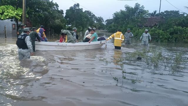 Rescate de familias en Cárdenas por inundaciones de Pilar