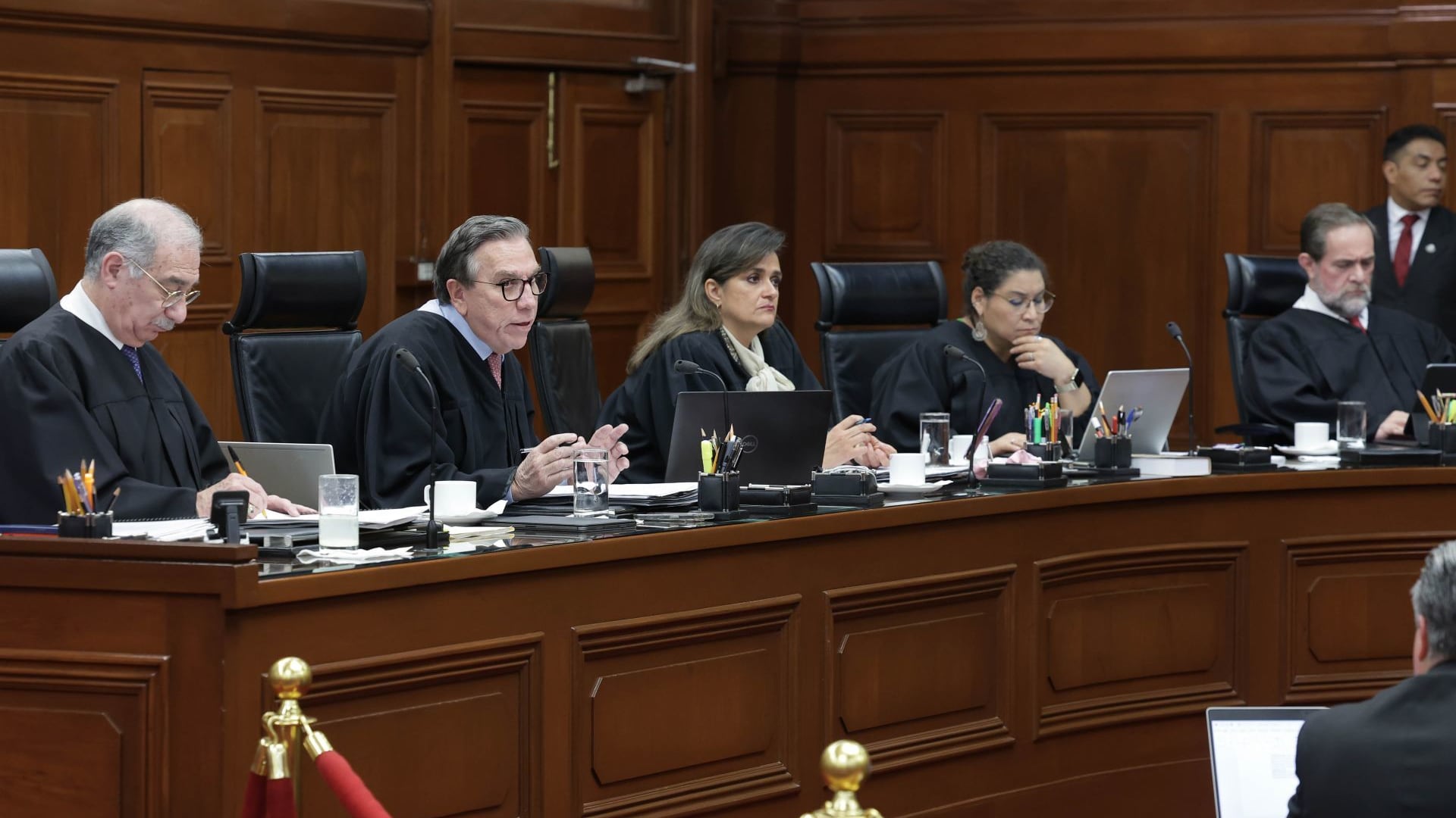 Los ministros Margarita Rios Farjat y Juan Luis González merecen un reconocimiento especial