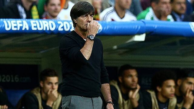 Joachim Löw en el banquillo de Alemania.