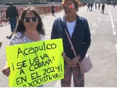 Caravana de Acapulco frente a Palacio Nacional