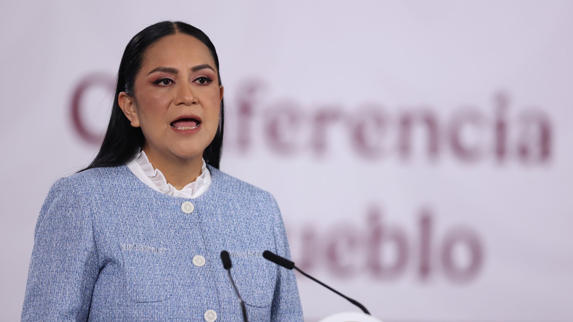 Morena sanciona a dos funcionarios por contradecir la política de austeridad