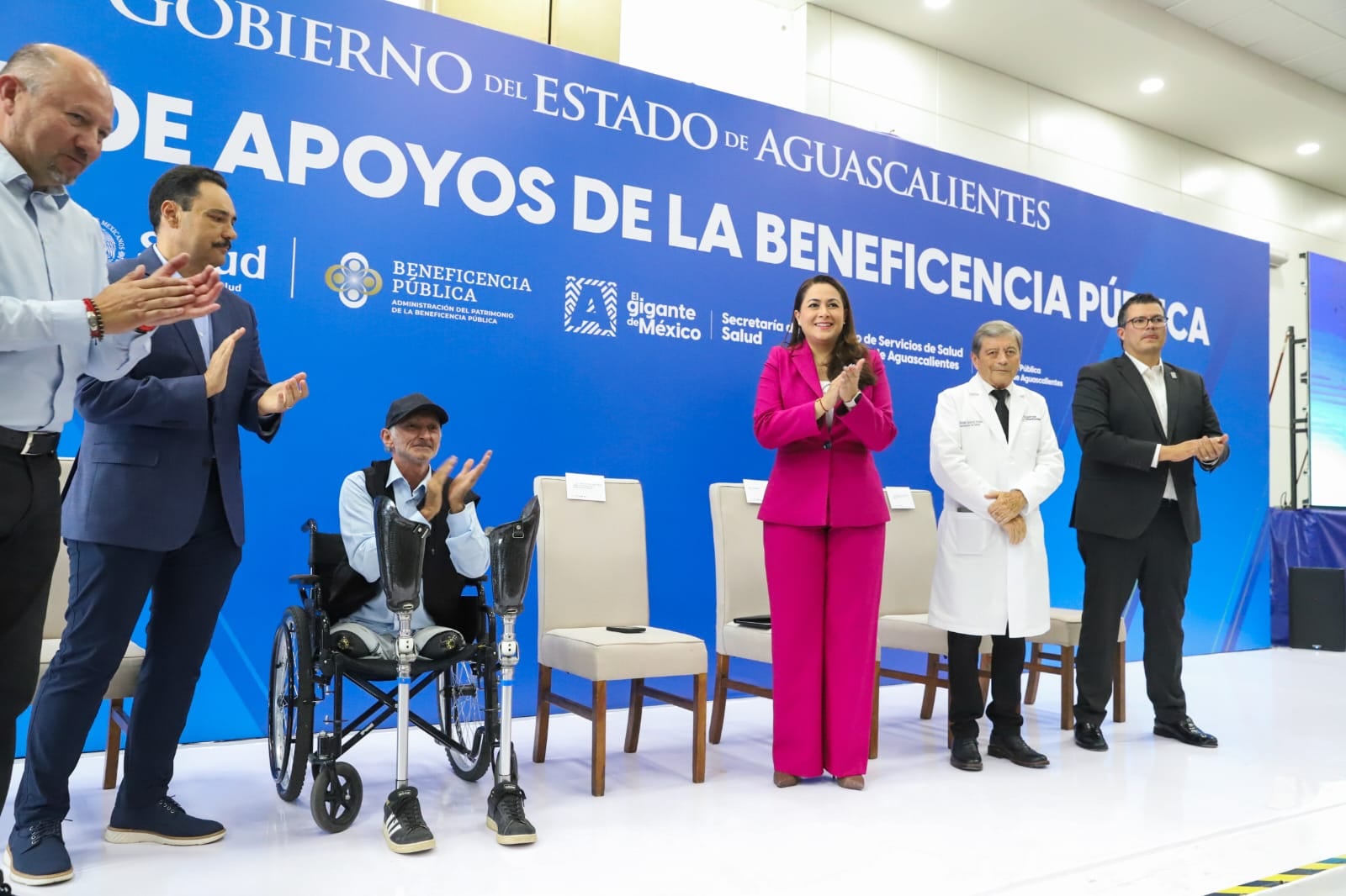 Tere Jiménez comienza jornada de entre de apoyos en Aguascalientes