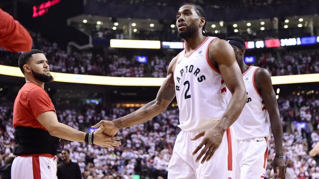 Leonard celebra el triunfo de los Raptors