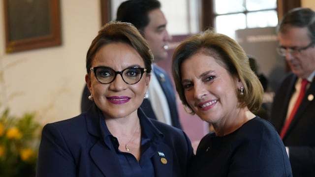 Beatriz Gutiérrez y Xiomara Castro