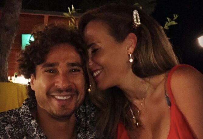 Guillermo Ochoa y su esposa Karla Mora