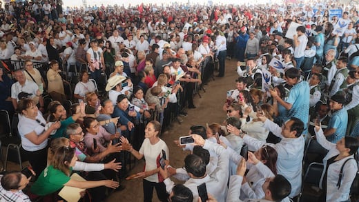 Así fue como Claudia Sheinbaum detuvo su acto para atender a madres buscadoras