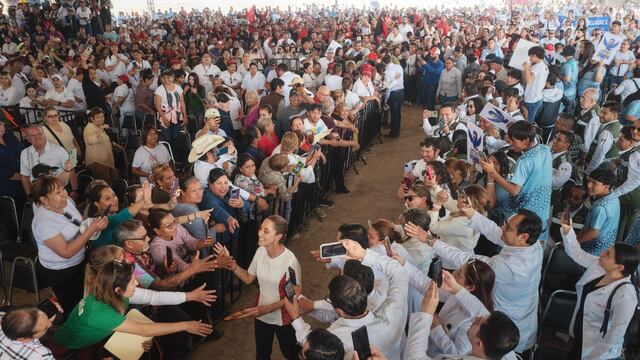 Así fue como Claudia Sheinbaum detuvo su acto para atender a madres buscadoras