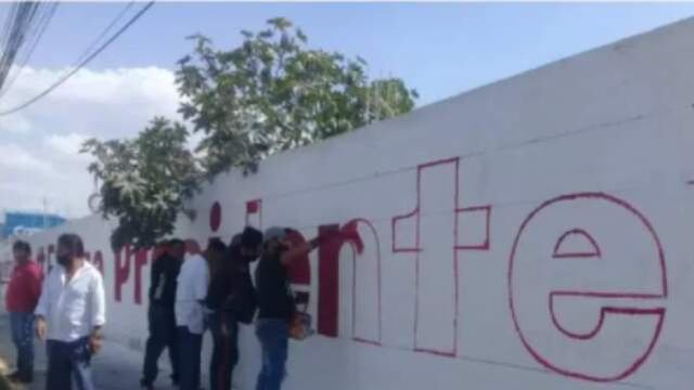 Barda de Morena en Chimalhuacán