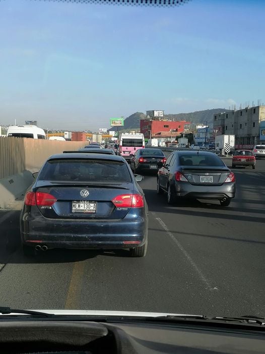 Filas en autopista México-Puebla por bloqueo