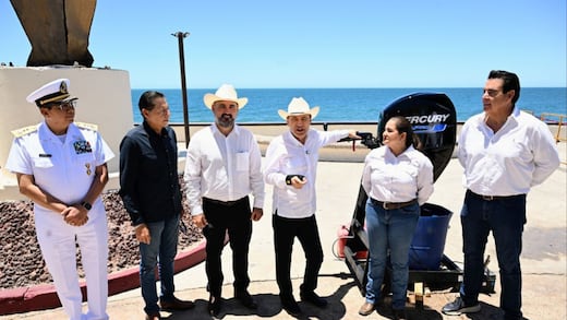 Alfonso Durazo entrega equipo renovado a más de 3 mil familias del sector pesquero
