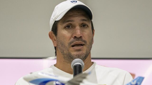 Marioni en una conferencia de prensa