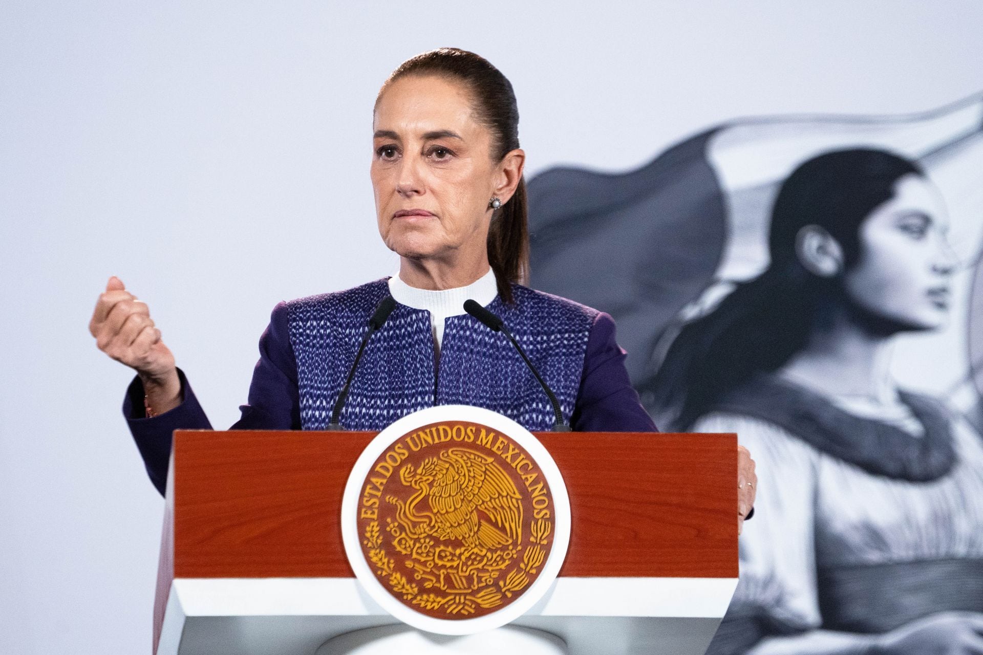 Claudia Sheinbaum responde a Denisse Dresser por falta de medicamentos en farmacias privadas