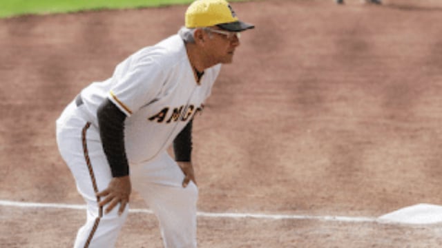 El ejemplo de Andrés Manuel cuenta, y no es el más adecuado que solo se le vea jugando beisbol. ¿Se subirá a una bicicleta para motivar a los niños? ¿Saldrá a correr al Paseo de la Reforma, así a paso lento?