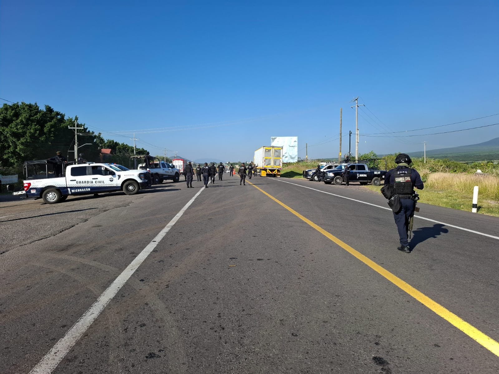 Bedolla despliega Ejército y Guardia Nacional tras bloqueos
