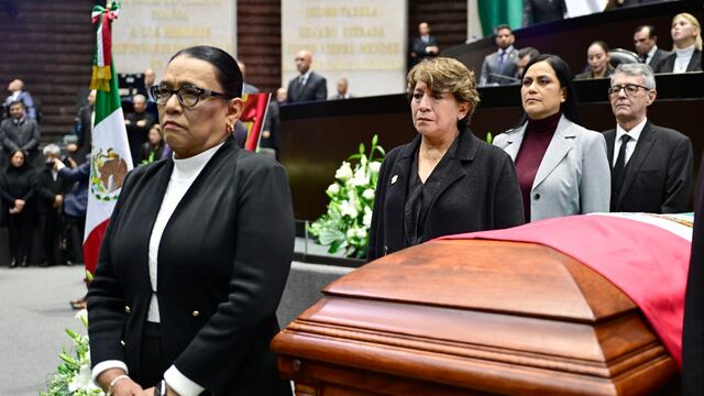 Delfina Gómez en homenaje póstumo a Ifigenia Martínez