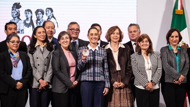 Claudia Sheinbaum Pardo, presidenta de México y los secretarios que formarán parte de la operación del Centro Nacional de diseño de semiconductores