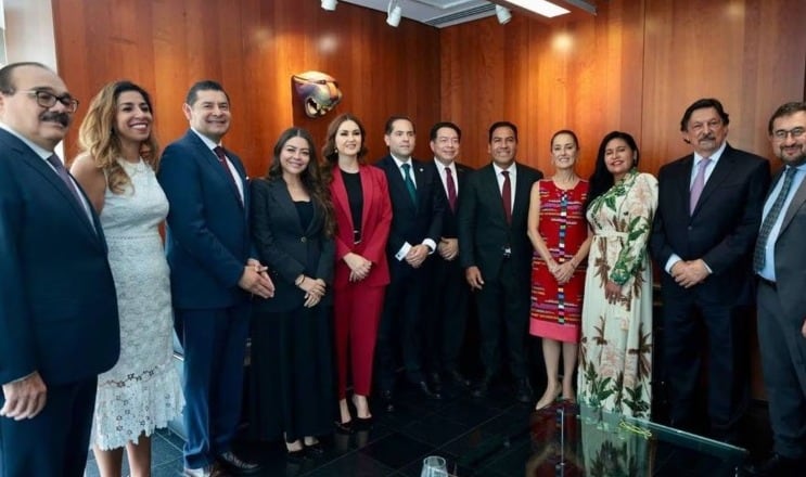 Jorge Carlos Ramírez con militantes de Morena