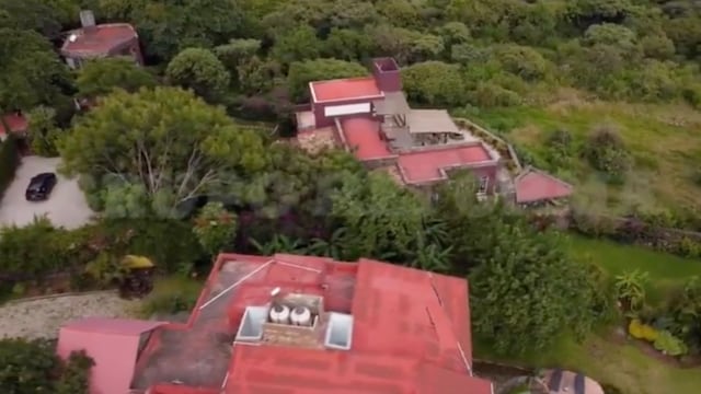 El video que exhibe la casa de 12 millones de pesos de Gerardo Fernández Noroña desde el aire