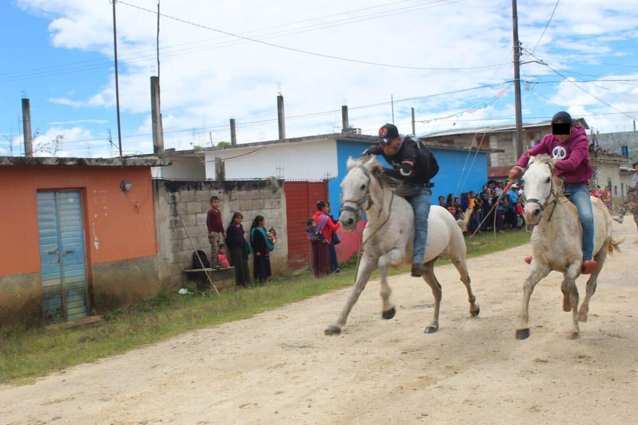 Niña de Chiapas gana competencia de jinetes