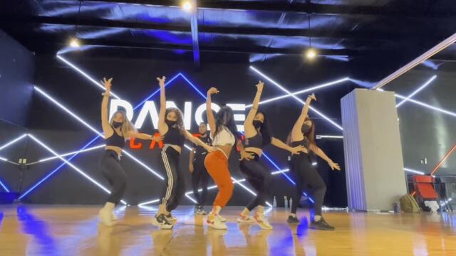 Kimberly Flores, ensayo