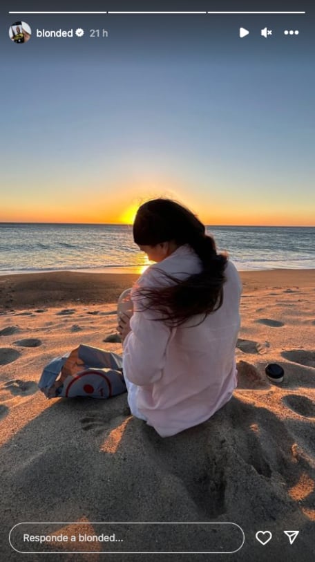 Frank Ocean comparte una foto con Rosalía desde la playa
