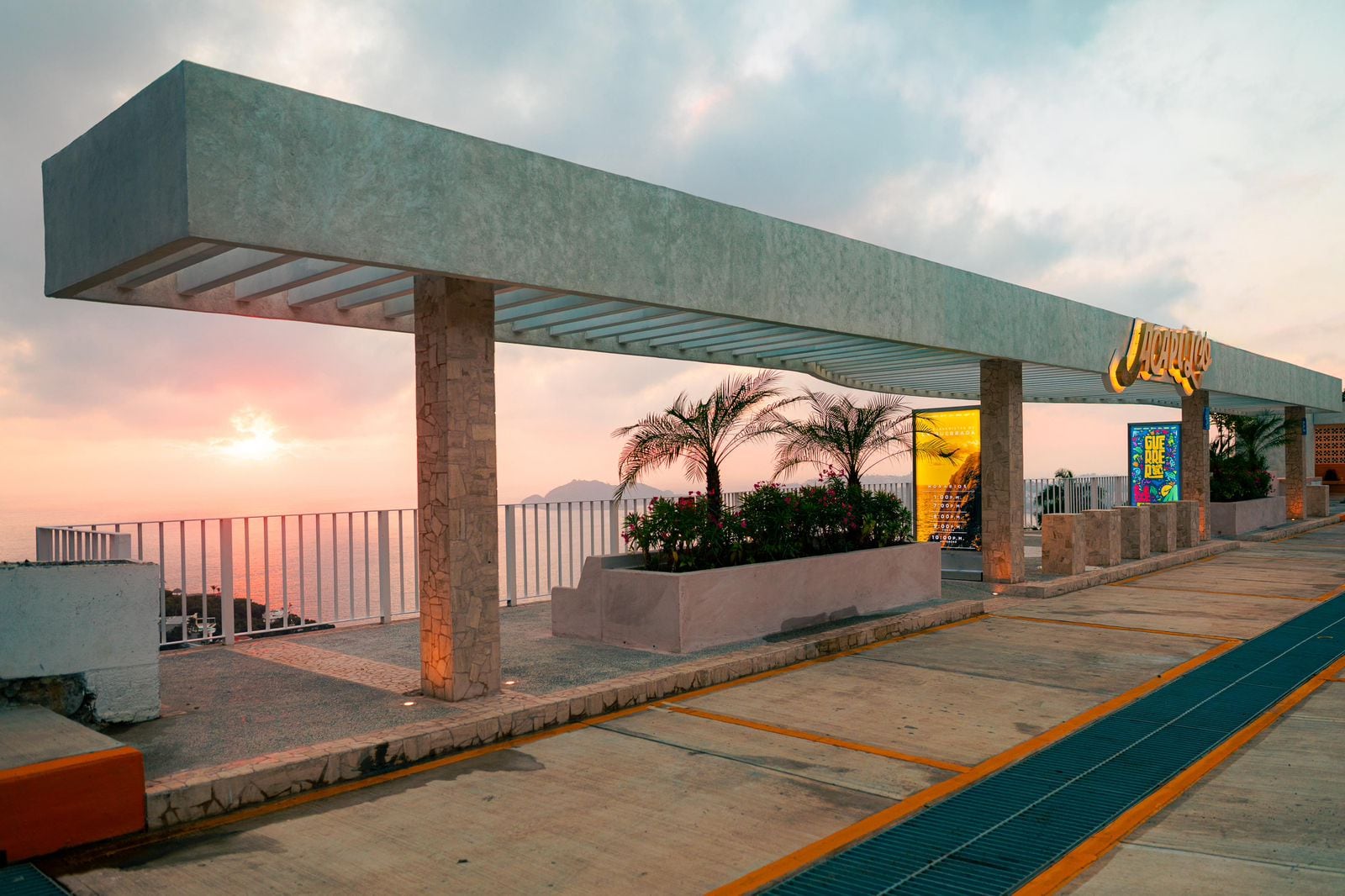 El gobierno de Guerrero rehabilitó los miradores Amanecer y Atardecer en la Avenida Escénica para fortalecer la imagen urbana.