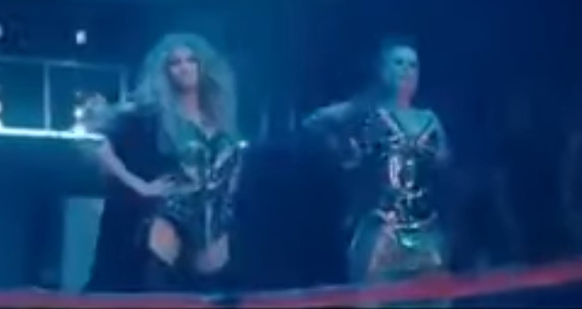 Paulina Rubio y Alejandra Guzman en el video Ni tú ni nadie