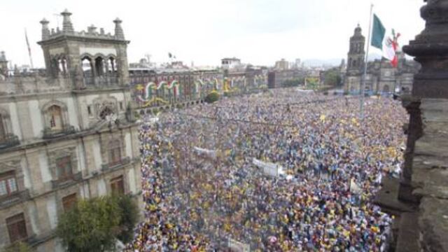20 de noviembre de 2006, el Zócalo a reventar