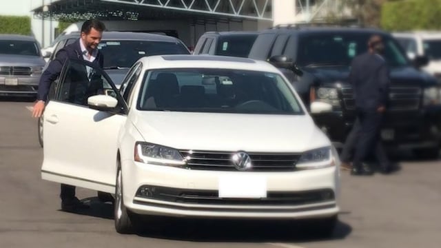 Rafael Pacchiano abandona Hangar Presidencial sin escoltas