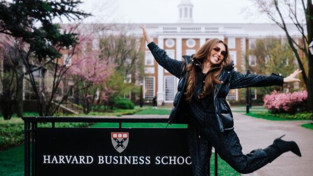Thalía visita Harvard y le dedica su triunfo a su papá