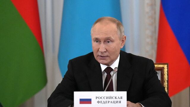 Vladímir Putin ordena reforzar medidas para proteger puente de Crimea