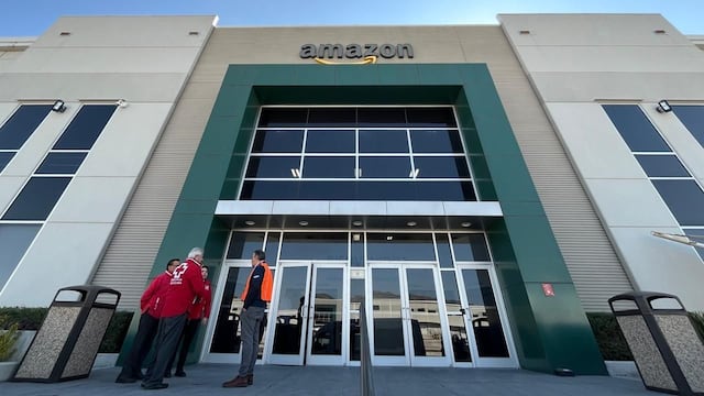 Apertura del centro de apoyo a desastres de Amazon en México