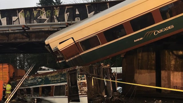 Tren descarrilado en Washington