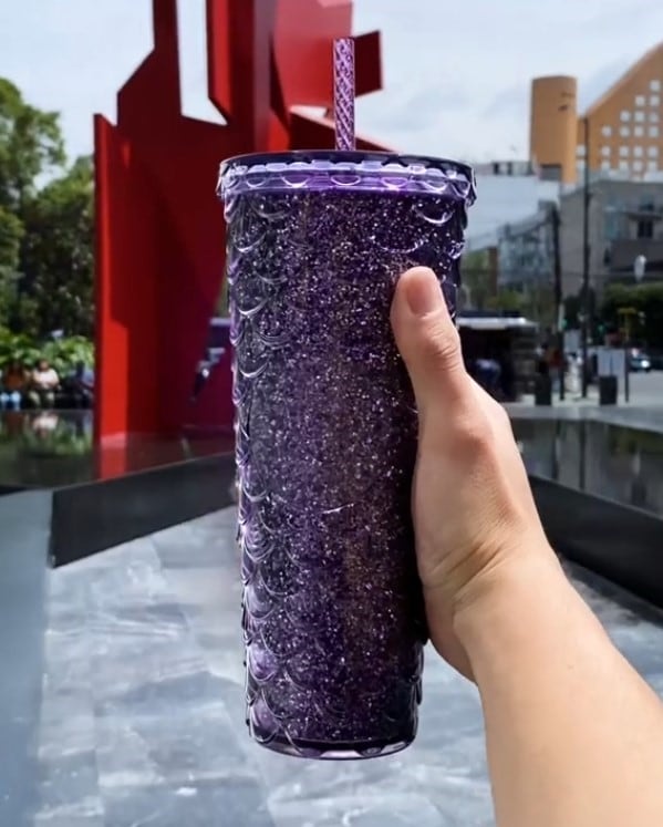 Nuevo vaso de Starbucks morado