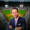 Carlos Loret de Mola es captado en lujosos asientos para partido de la Serie Mundial de Yankees vs. Dodgers