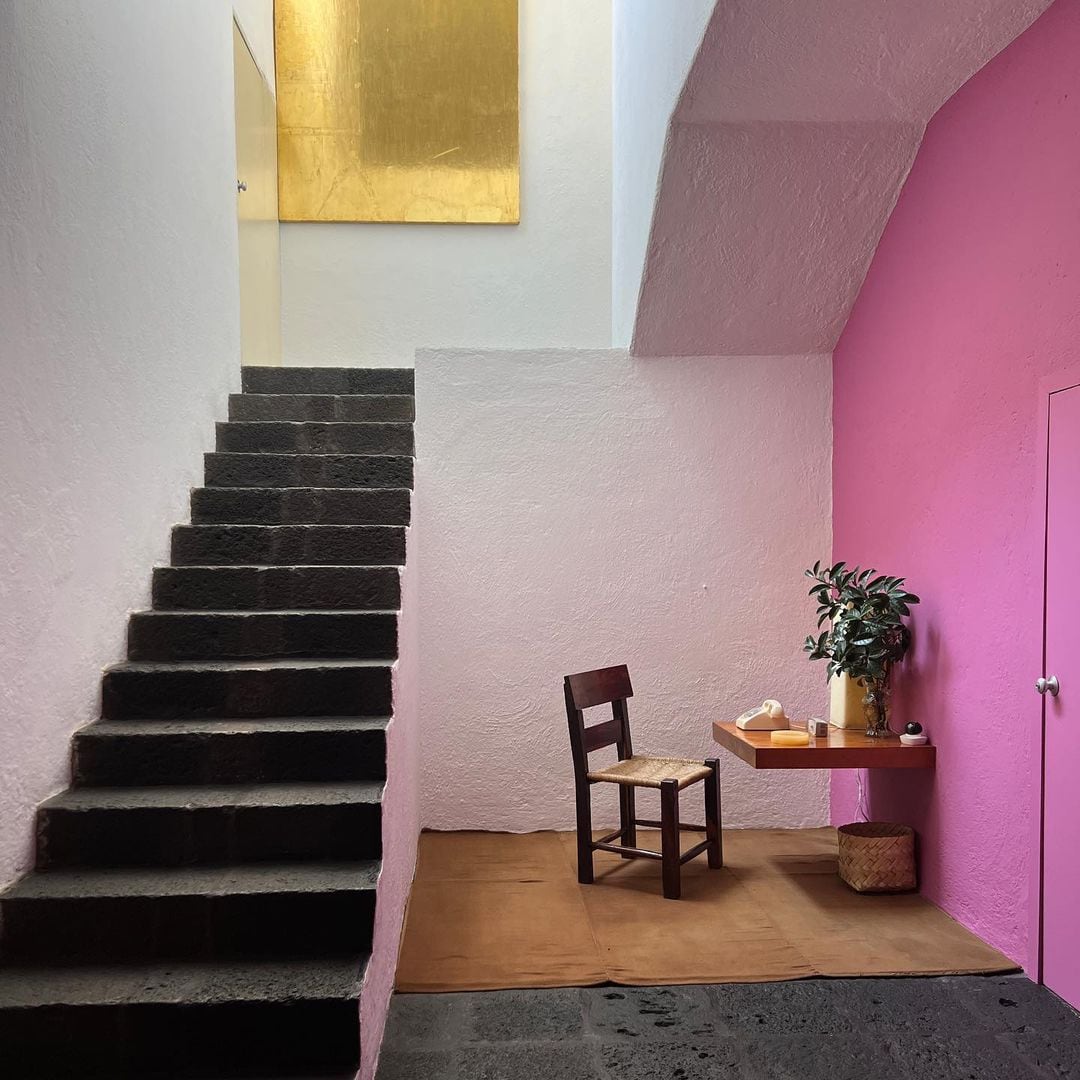 Dua Lipa en la Casa Luis Barragán