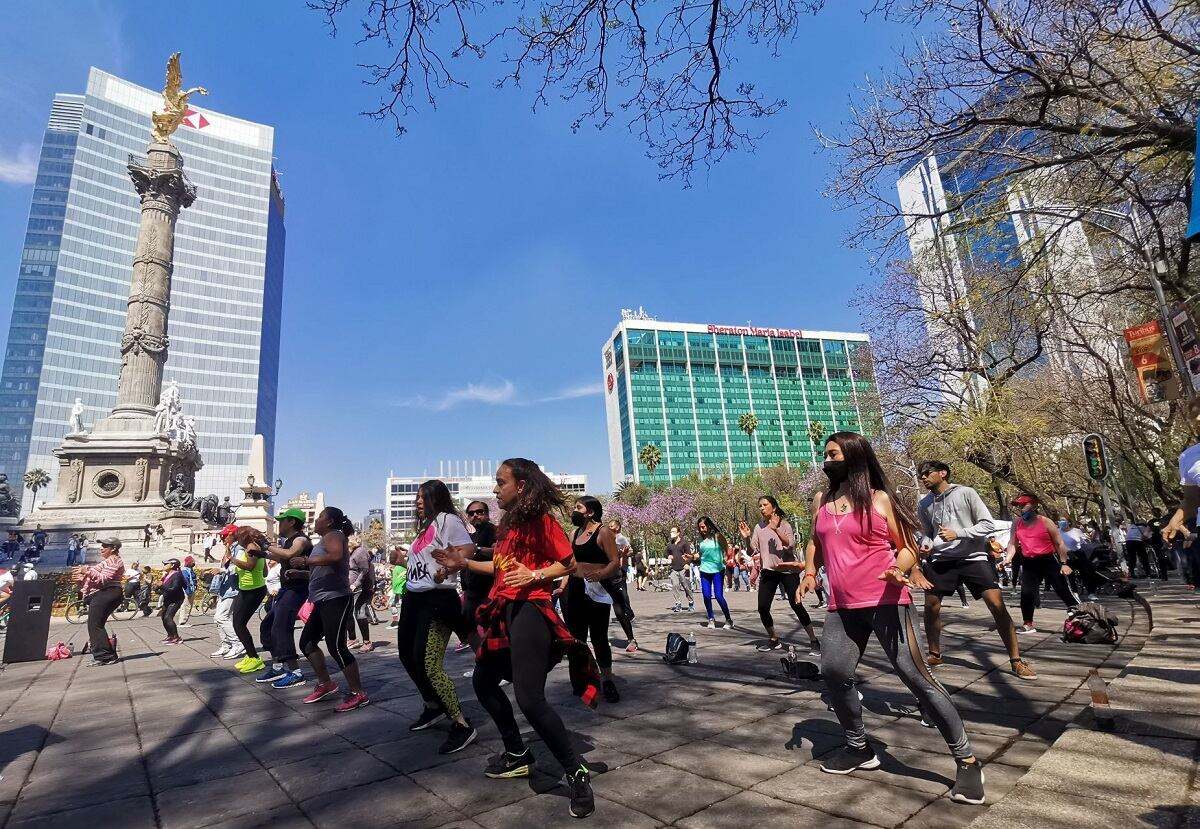 Activación física sobre Paseo de la Reforma durante Covid-19