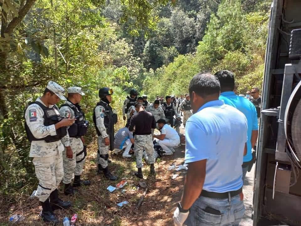 Se reportó un accidente en carretera de Oaxaca: Elemento de la Guardia Nacional murió.