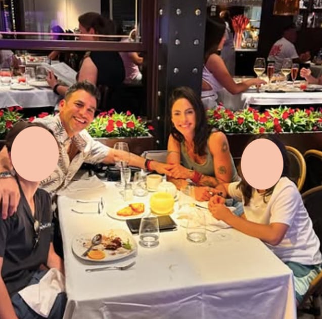 Mauricio Barcelata junto a su familia