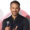 Ryan Reynolds celebra premio de Deadpool & Wolverine en los Critics Choice Awards 2025