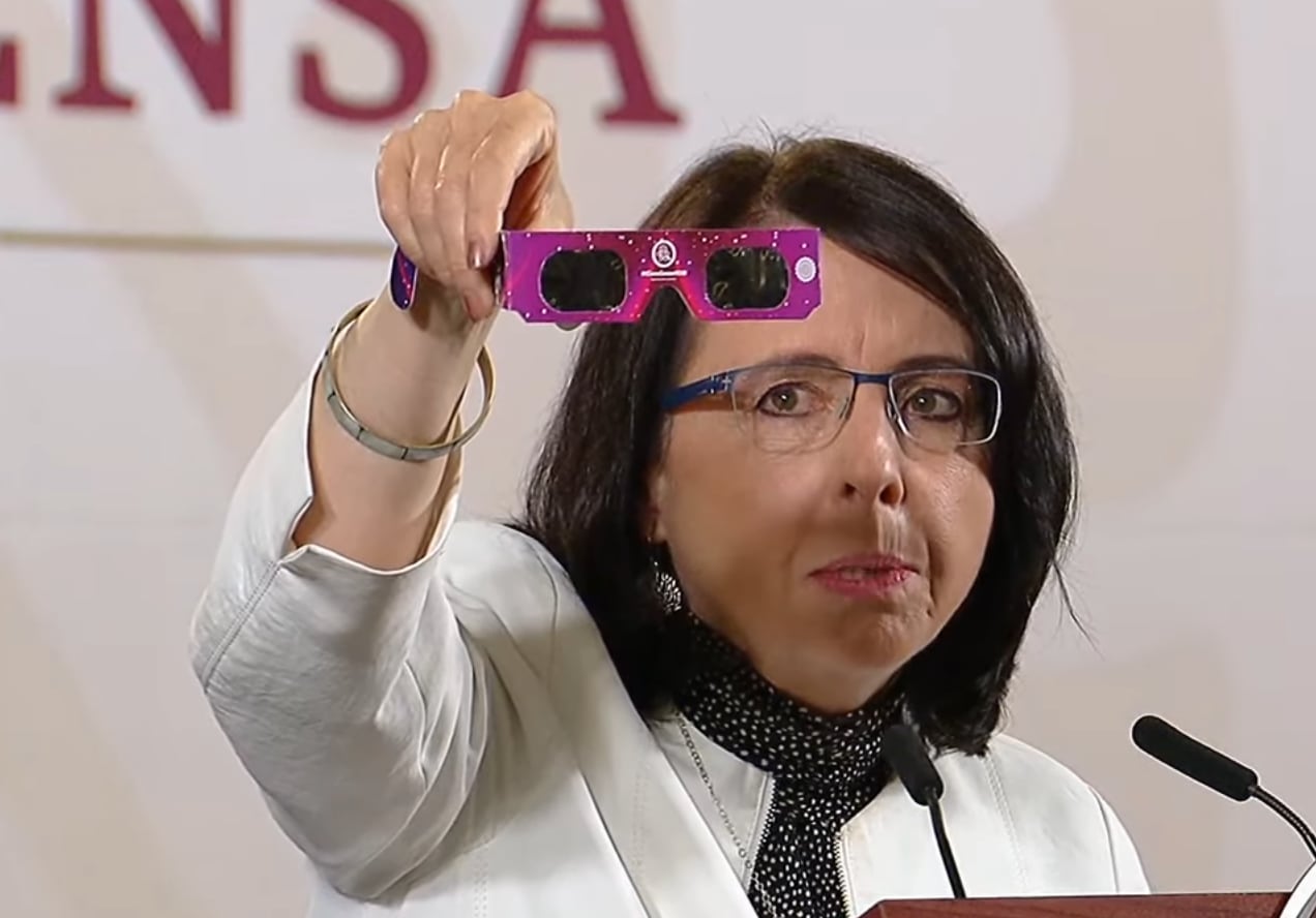 Lentes con filtro para ver el eclipse solar 2024