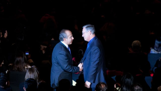 Felipe Calderón y Ricardo Salinas en 2011