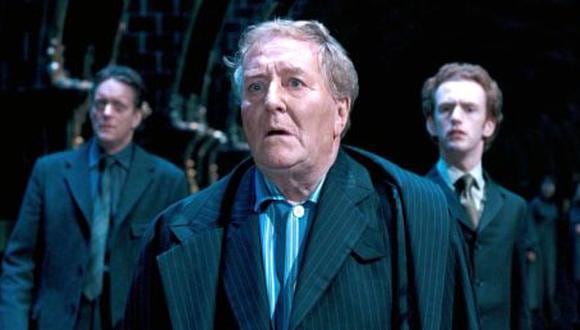 Robert Hardy como Cornelius Fudge