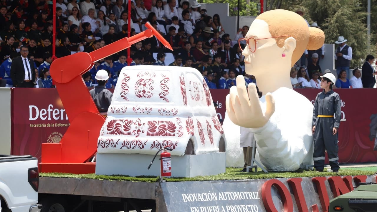 5 de mayo: Olinia, auto eléctrico de Claudia Sheinbaum, se llevó las miradas en el desfile por la Batalla de Puebla